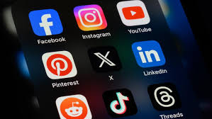 Social Media Left
